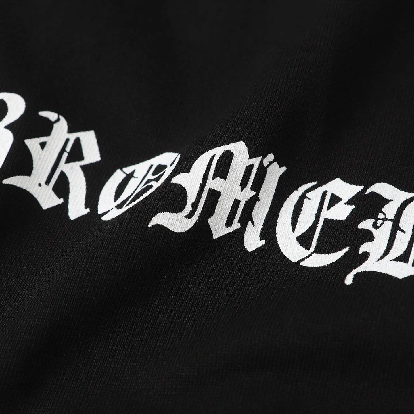 🅿️170 CHROME HEARTS/Chrome Heart CH Sanskrit printed short-sleeved T-shirt The fabric is made of 280g heavy combed cotton, customized with 32 count 1*1 threads, and washed twice for ready-to-wear. The fabric is comfortable and skin-friendly without any strange feeling. Custom-dyed fabric, with high textile density, good drape, and not easy to deform. The thick texture and tight spinning process will not affect the breathability of the fabric. The color saturation is very high. Imported digital direct-injection printing technology. A versatile and good-looking short-sleeve. The loose version covers the flesh and makes you look slimmer. It is the same style for men and women. It has three complete standards. Color: Black-White Size: XS-L